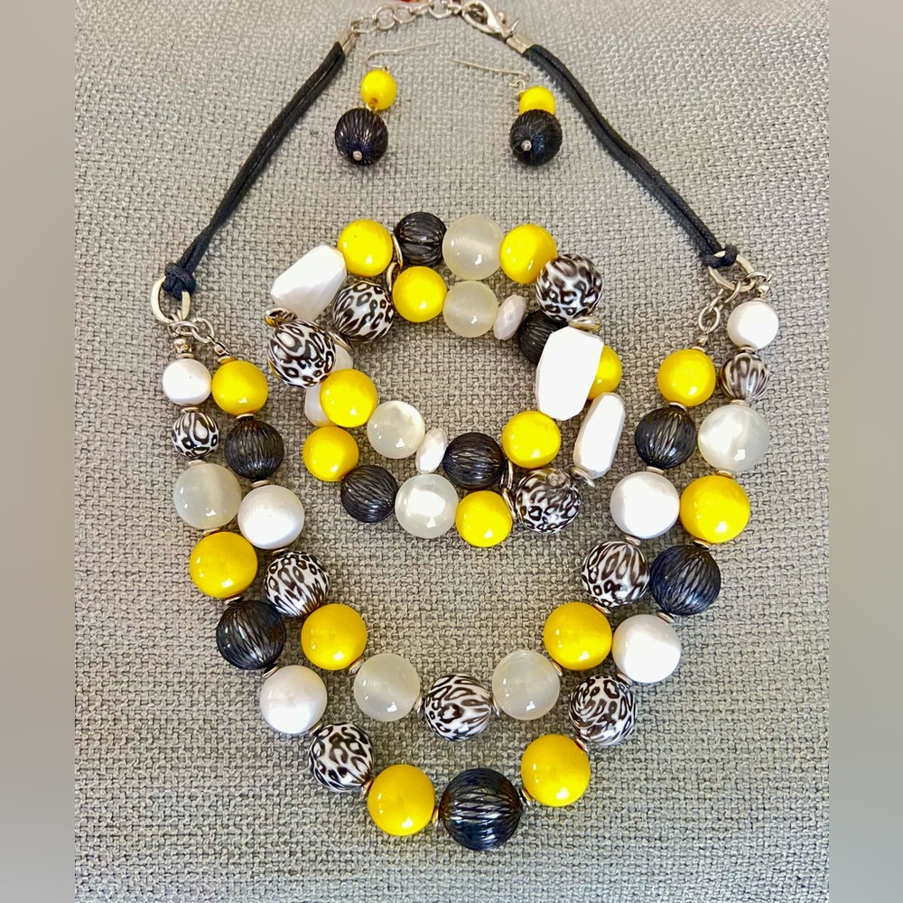Necklace, bracelet and earring set